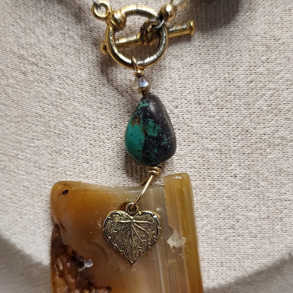 VINTAGE 70'S GEMSTONE BEADED NECKLACE WITH AGATE SLICE PENDANT